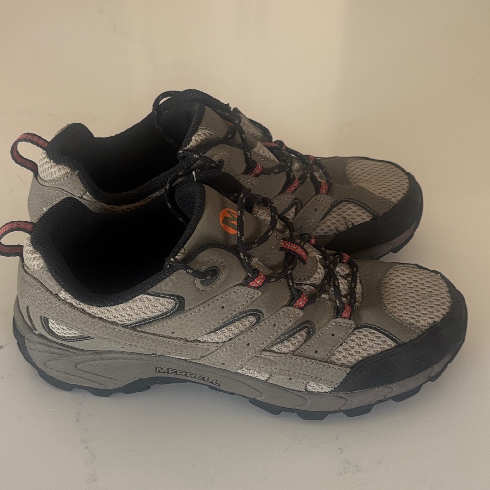 Merrell Moab 2 Trail Hiking Shoes Big Kids Size 6.5- Bark Brown. LIKE NEW!